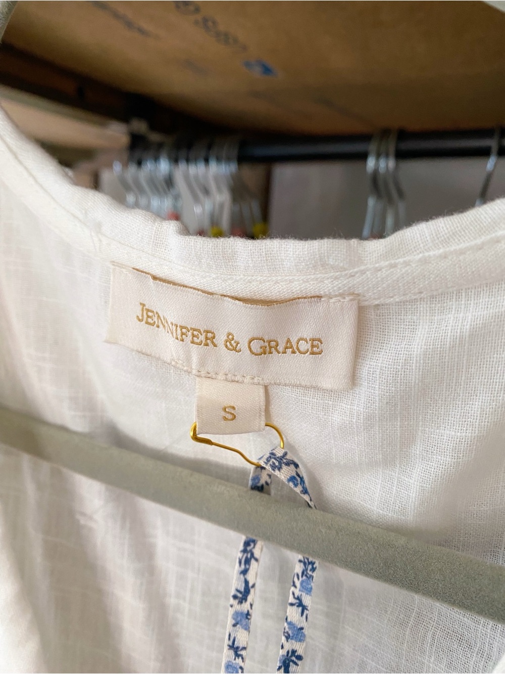 JENNIFER & GRACE Off-White Ruffle Collar Embroidered Cotton Sleeveless Top! 🐚 - Picture 10 of 12